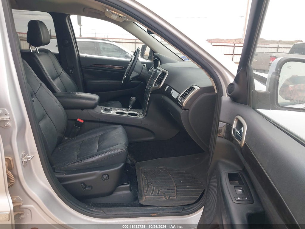 2011 Jeep Grand Cherokee Laredo photo 5