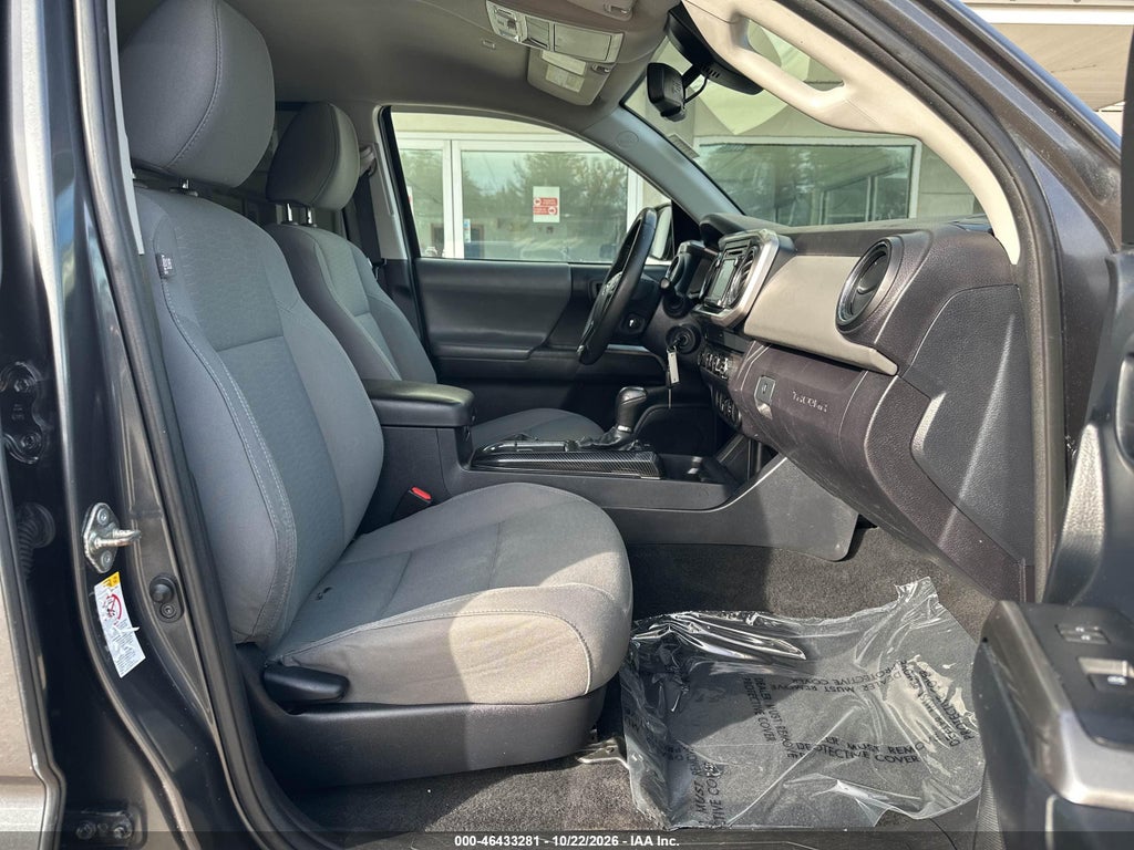 2019 Toyota Tacoma SR5 V6 photo 5