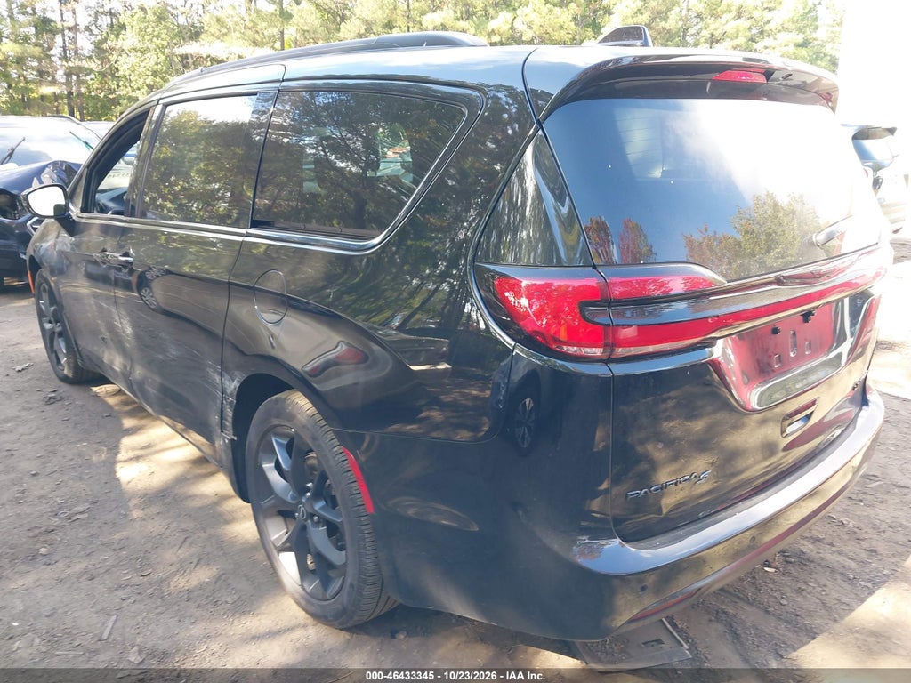 2026 Chrysler Pacifica Limited photo 3