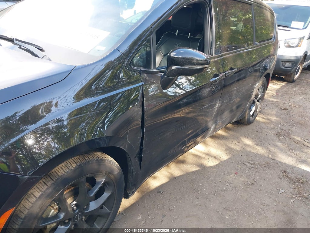2026 Chrysler Pacifica Limited photo 6