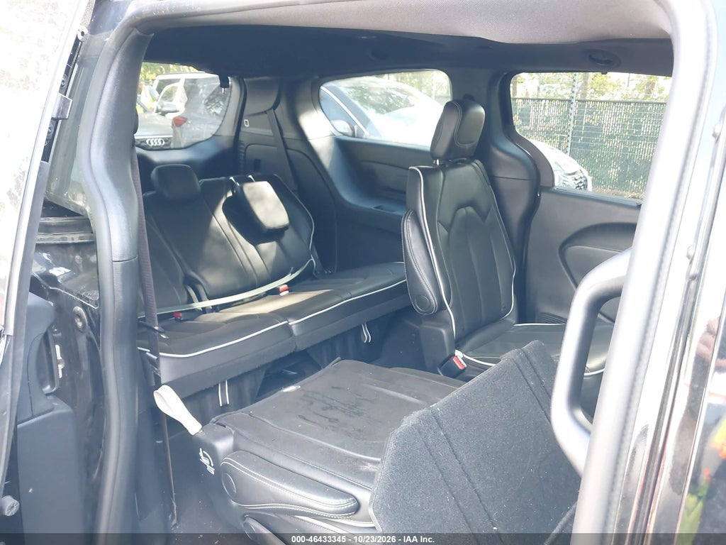 2026 Chrysler Pacifica Limited photo 8