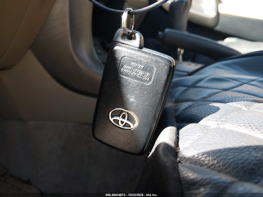 2009 Toyota RAV4 Limited V6 photo 11