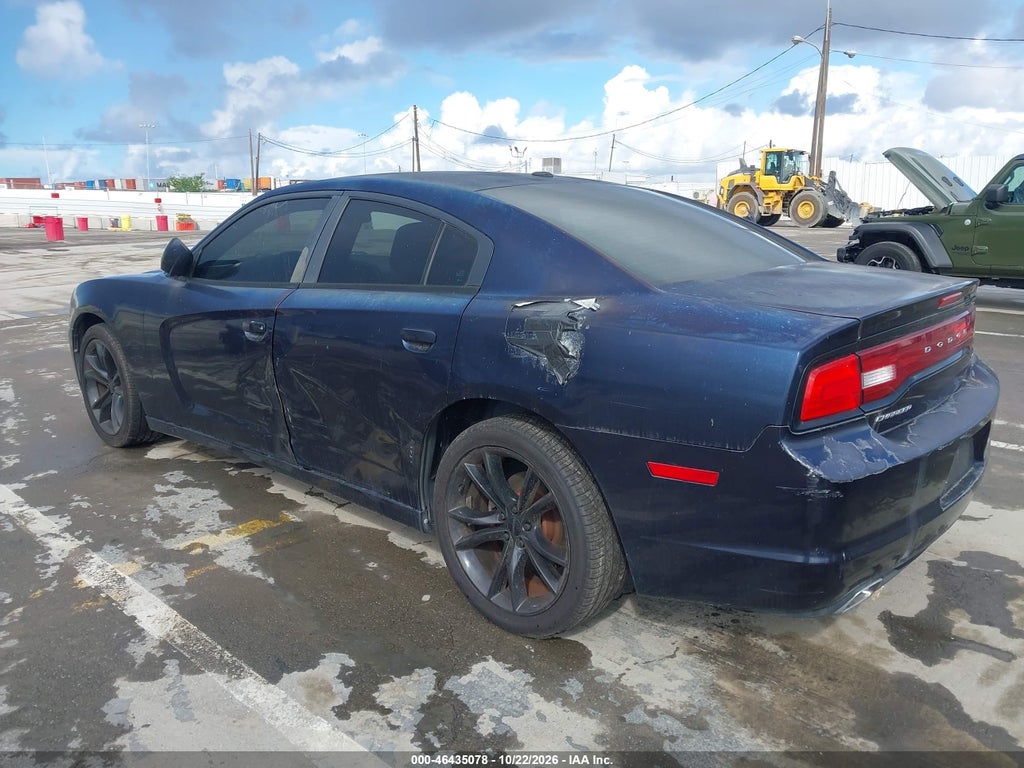 2011 Dodge Charger photo 3