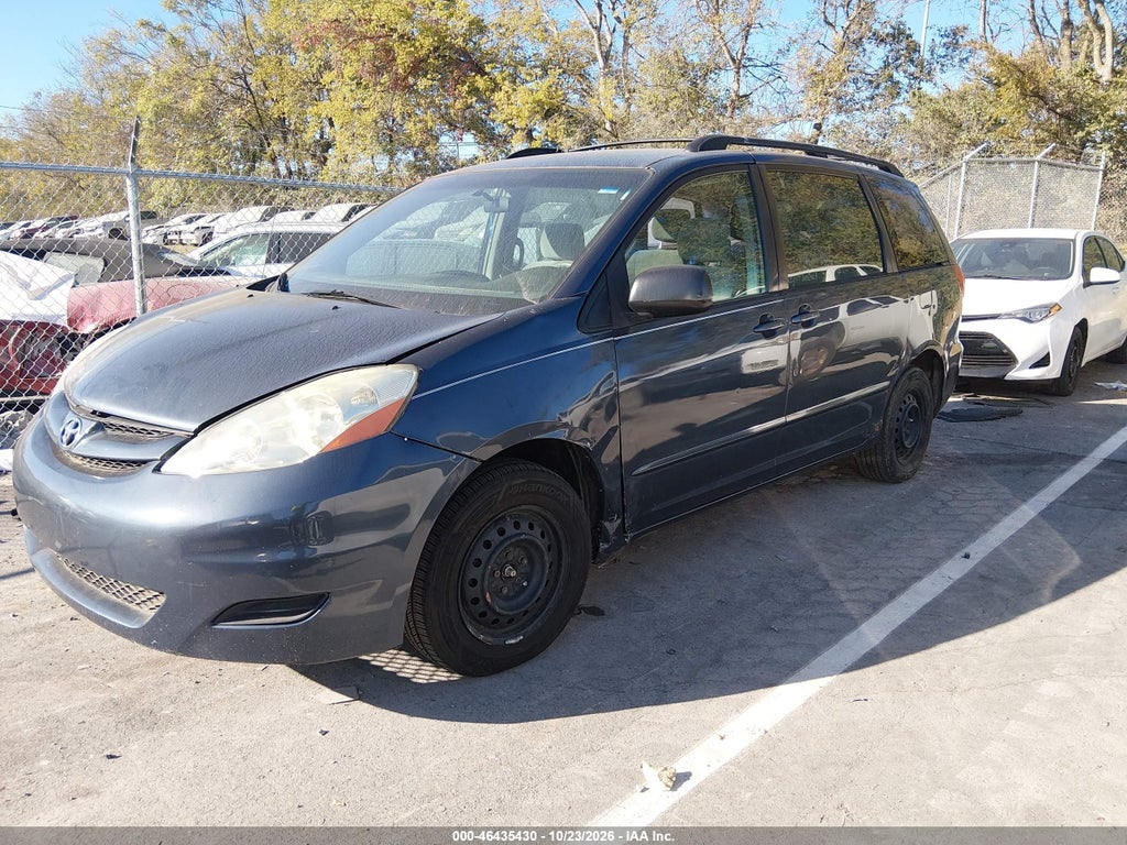 2008 Toyota Sienna CE/LE photo 2