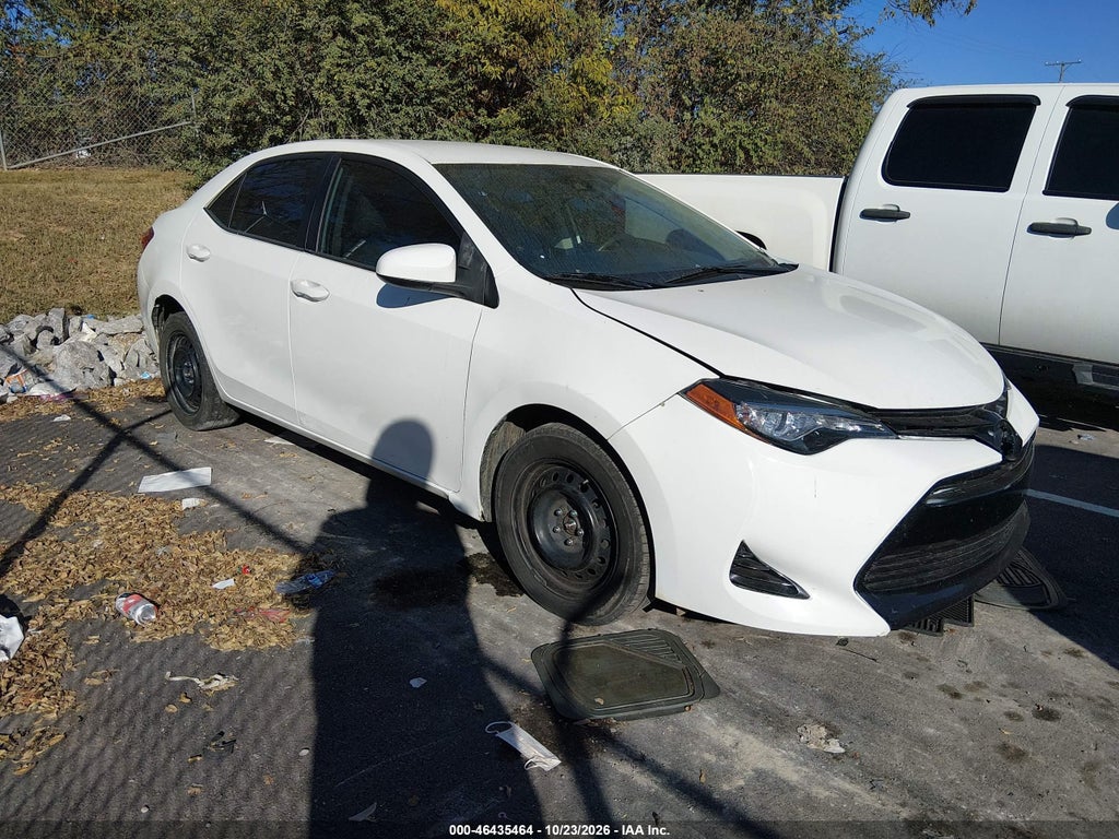 2018 Toyota Corolla LE photo 1