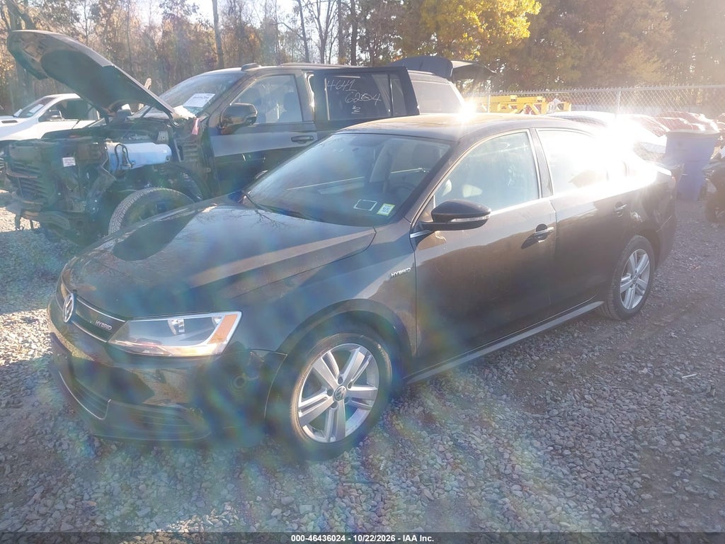 2014 Volkswagen Jetta Hybrid SEL photo 2