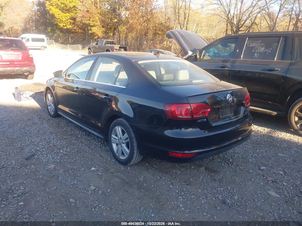2014 Volkswagen Jetta Hybrid SEL photo 3