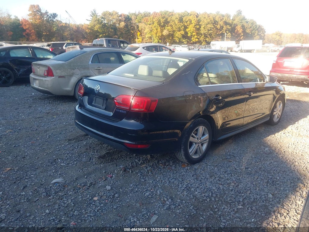 2014 Volkswagen Jetta Hybrid SEL photo 4