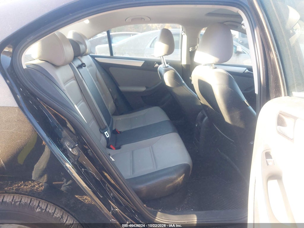 2014 Volkswagen Jetta Hybrid SEL photo 8