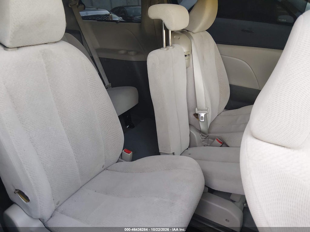 2012 Toyota Sienna LE V6 8 Passenger photo 8