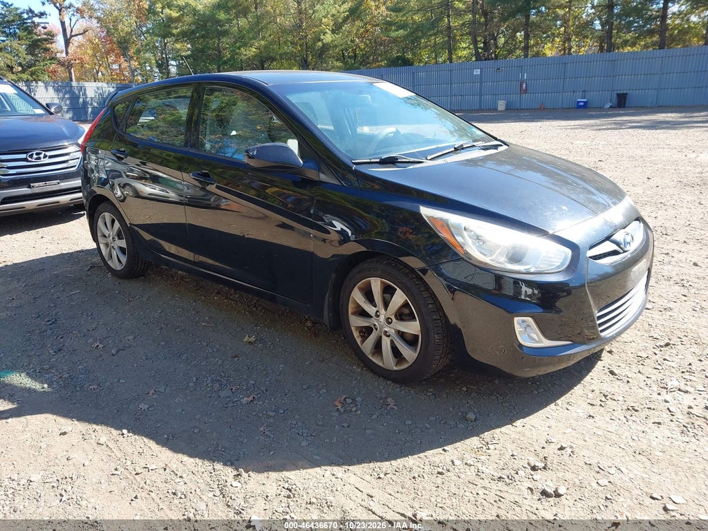 2012 Hyundai Accent SE photo 1