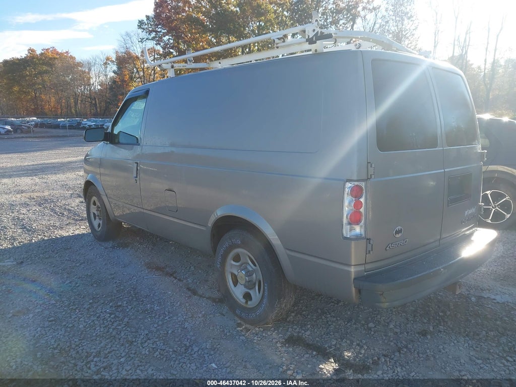 2003 Chevrolet Astro photo 3