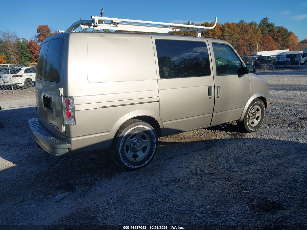 2003 Chevrolet Astro photo 4