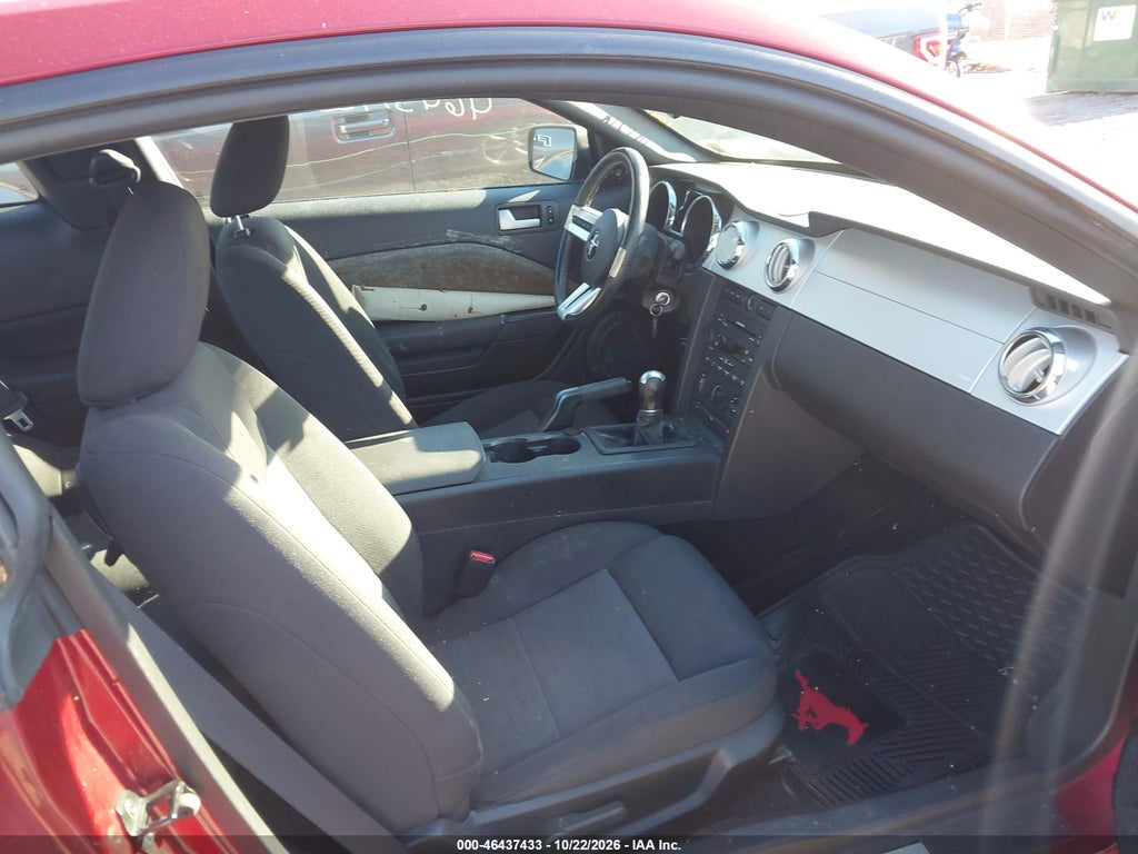 2007 Ford Mustang V6 Deluxe/V6 Premium photo 5