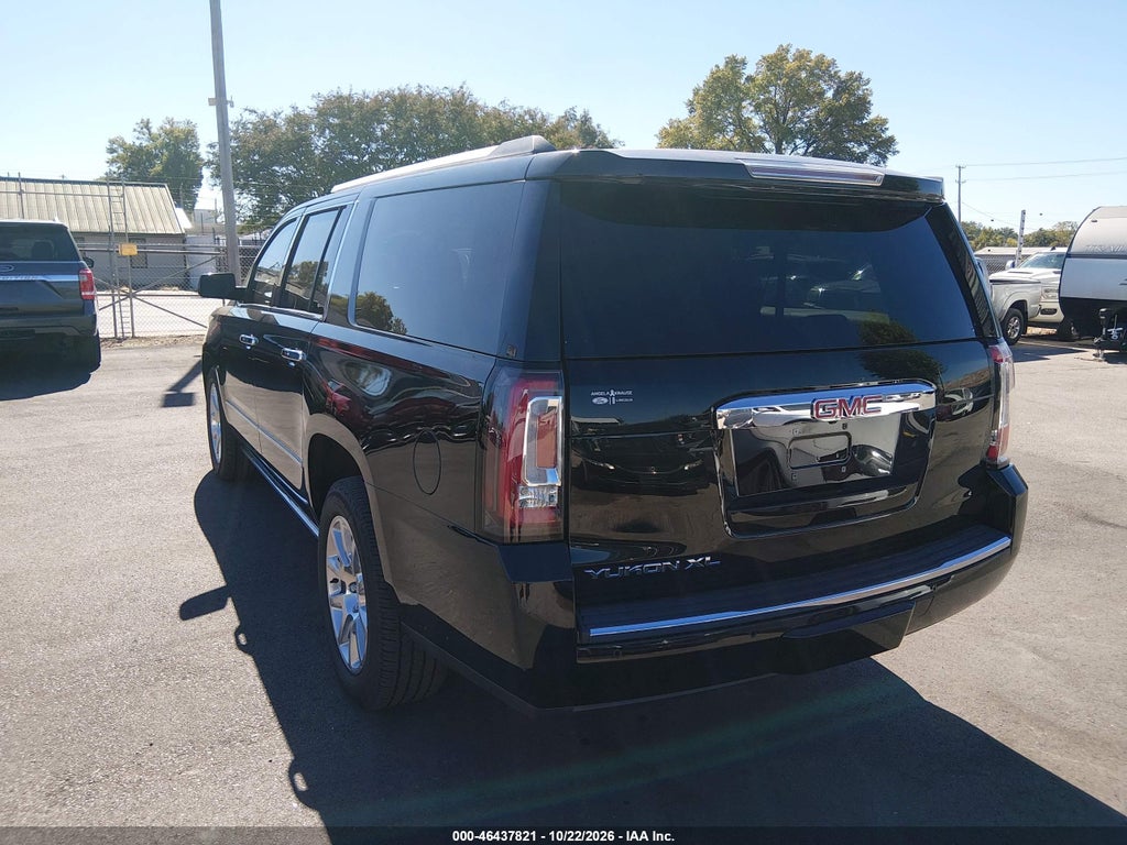 2015 GMC Yukon XL 1500 Denali photo 3