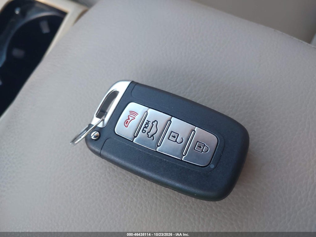2012 Hyundai Genesis 3.8 photo 11