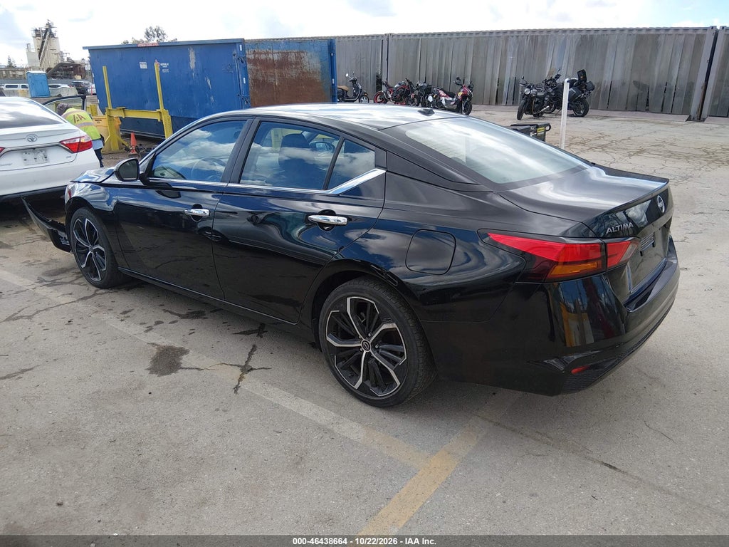 2025 Nissan Altima SV FWD photo 3