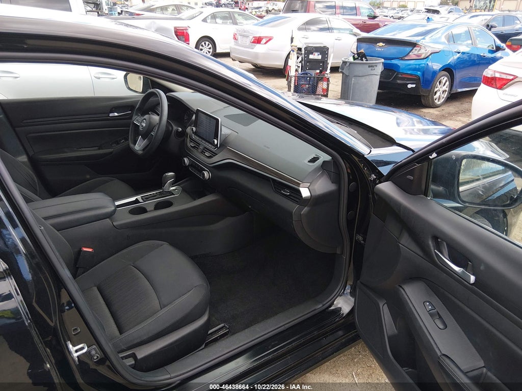 2025 Nissan Altima SV FWD photo 5