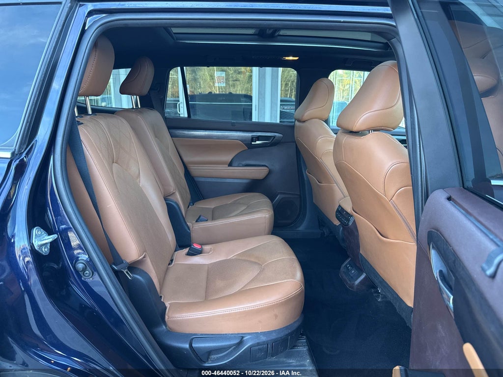 2020 Toyota Highlander Platinum photo 8