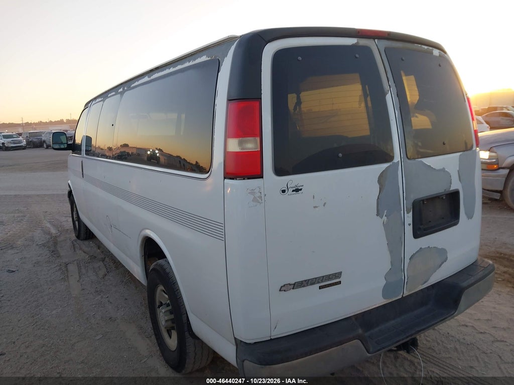 2008 Chevrolet Express LS photo 3