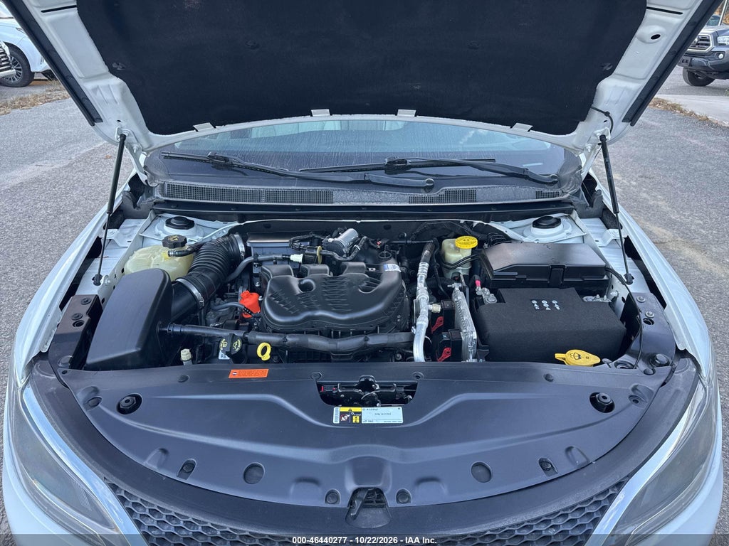 2015 Chrysler 200 C photo 10