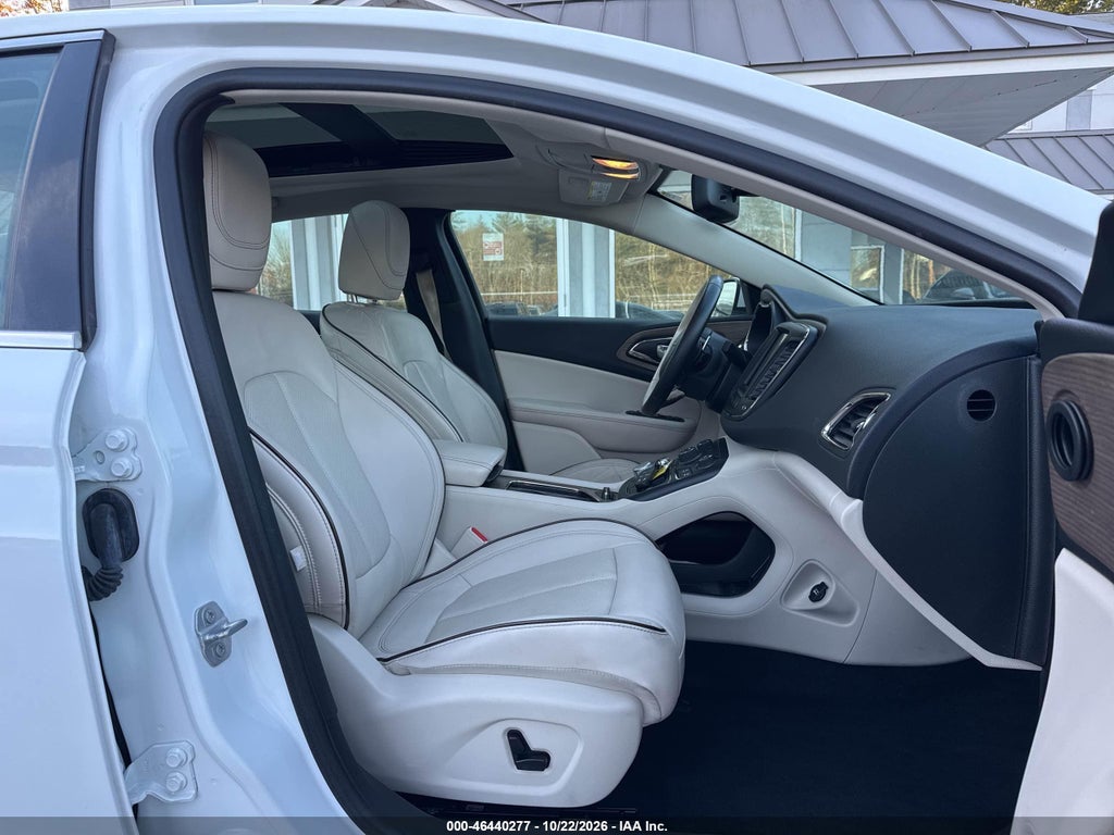 2015 Chrysler 200 C photo 5