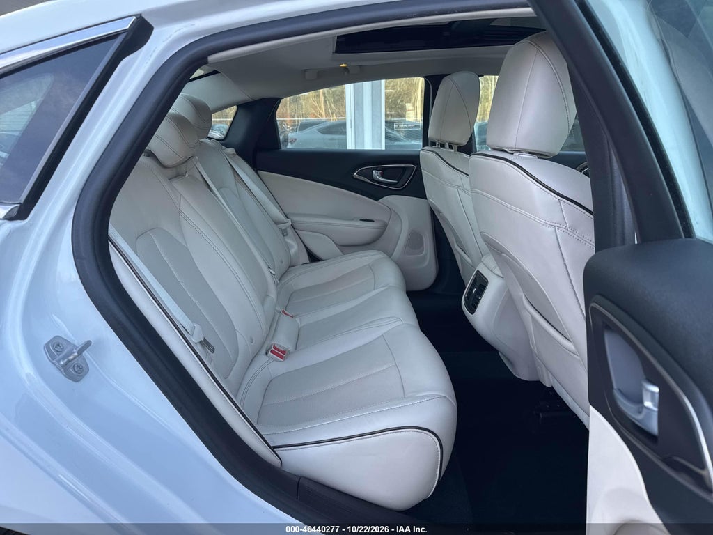 2015 Chrysler 200 C photo 8