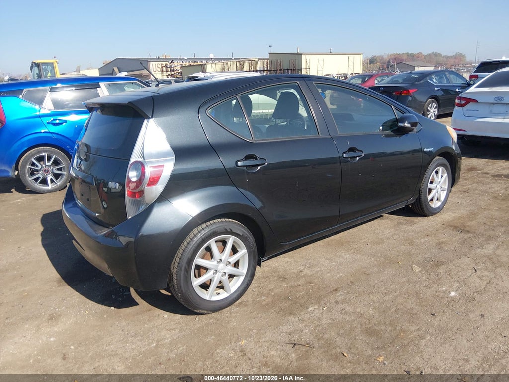 2013 Toyota Prius C Three photo 4