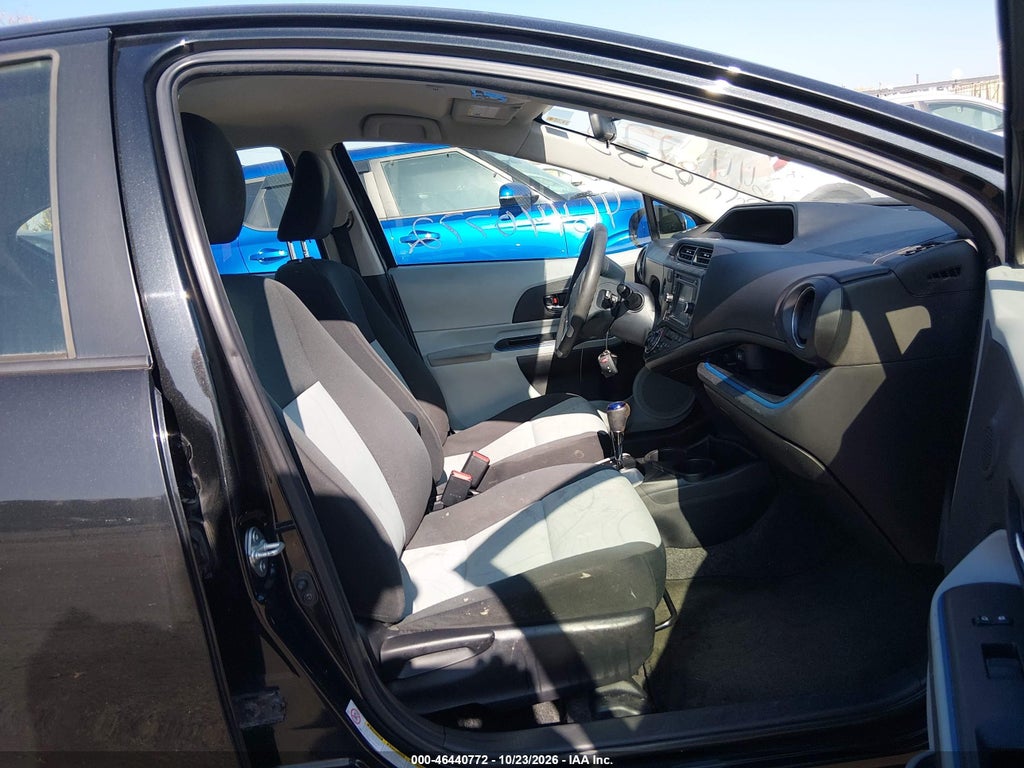 2013 Toyota Prius C Three photo 5