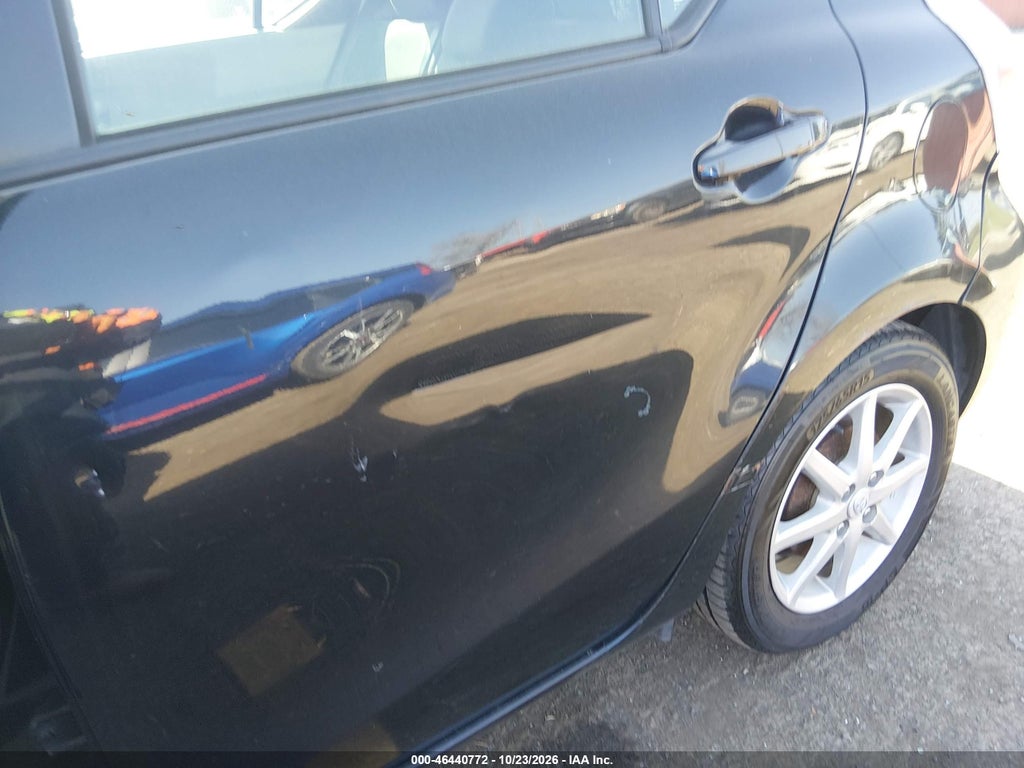2013 Toyota Prius C Three photo 6