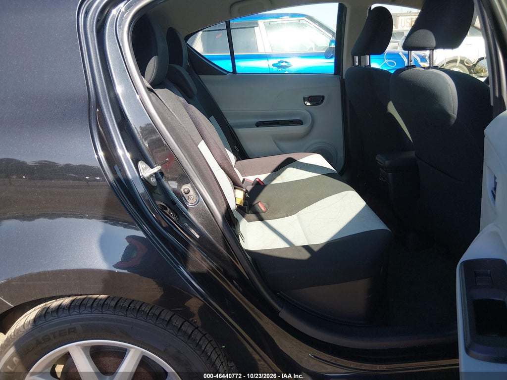 2013 Toyota Prius C Three photo 8