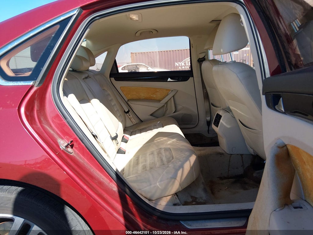 2015 Volkswagen Passat 3.6L V6 SEL Premium photo 8