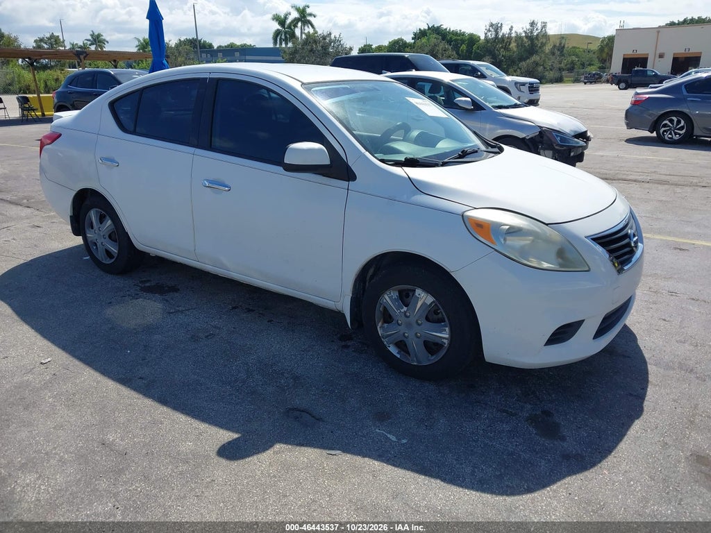 2014 Nissan Versa 1.6 SV photo 1