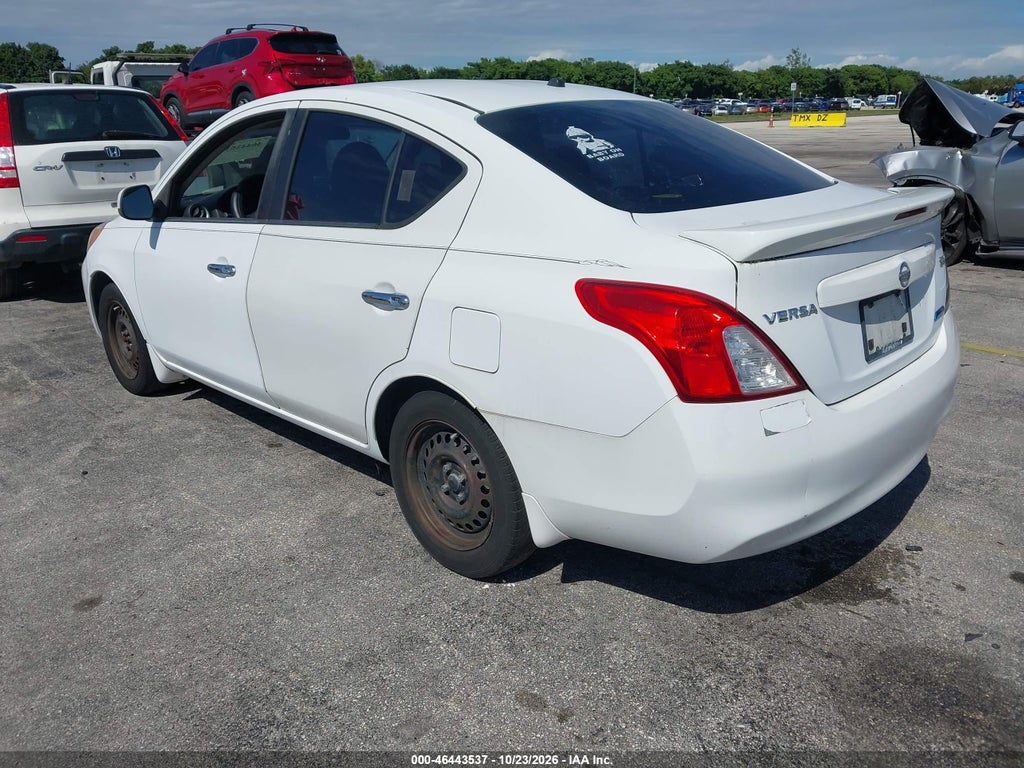 2014 Nissan Versa 1.6 SV photo 3