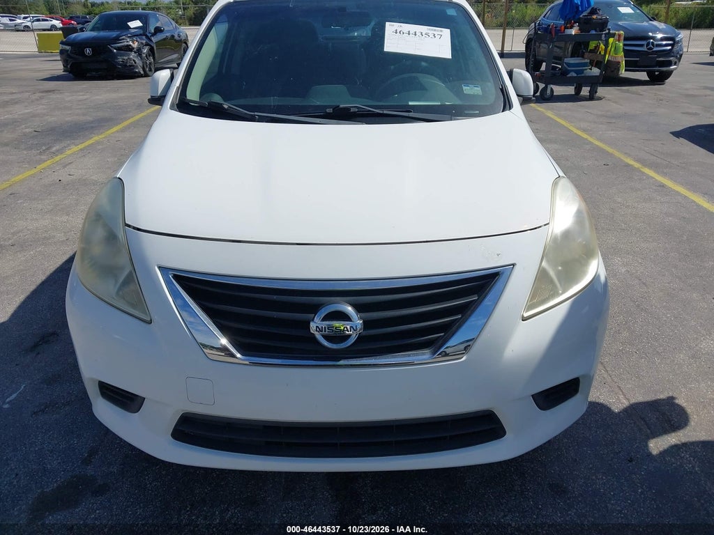 2014 Nissan Versa 1.6 SV photo 6