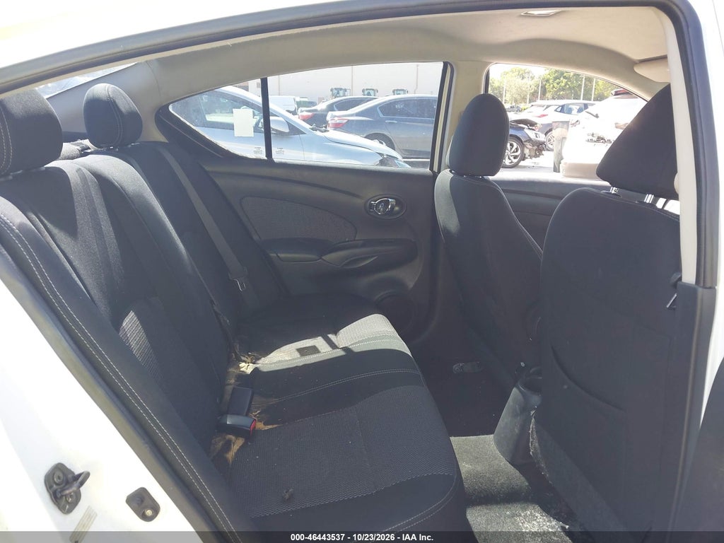 2014 Nissan Versa 1.6 SV photo 8