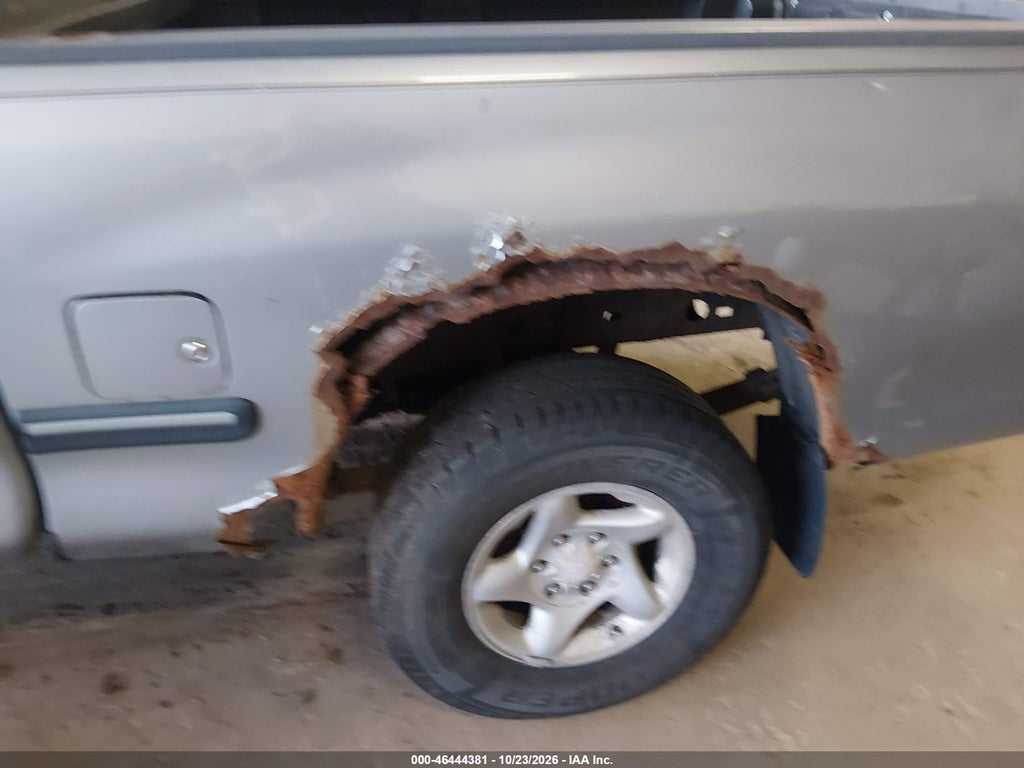 2002 Toyota Tundra SR5 V8 photo 6
