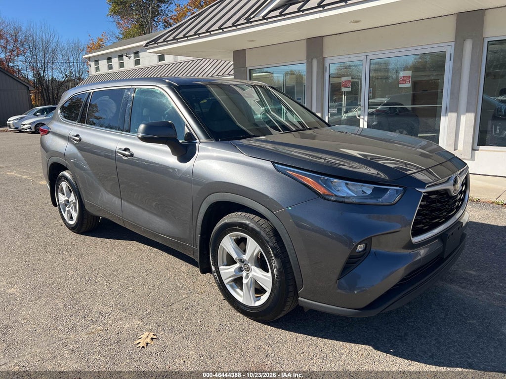 2020 Toyota Highlander LE photo 1