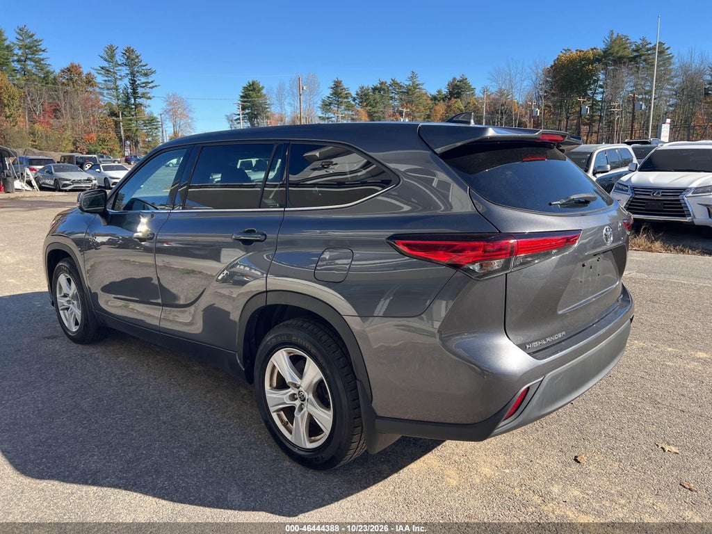 2020 Toyota Highlander LE photo 3
