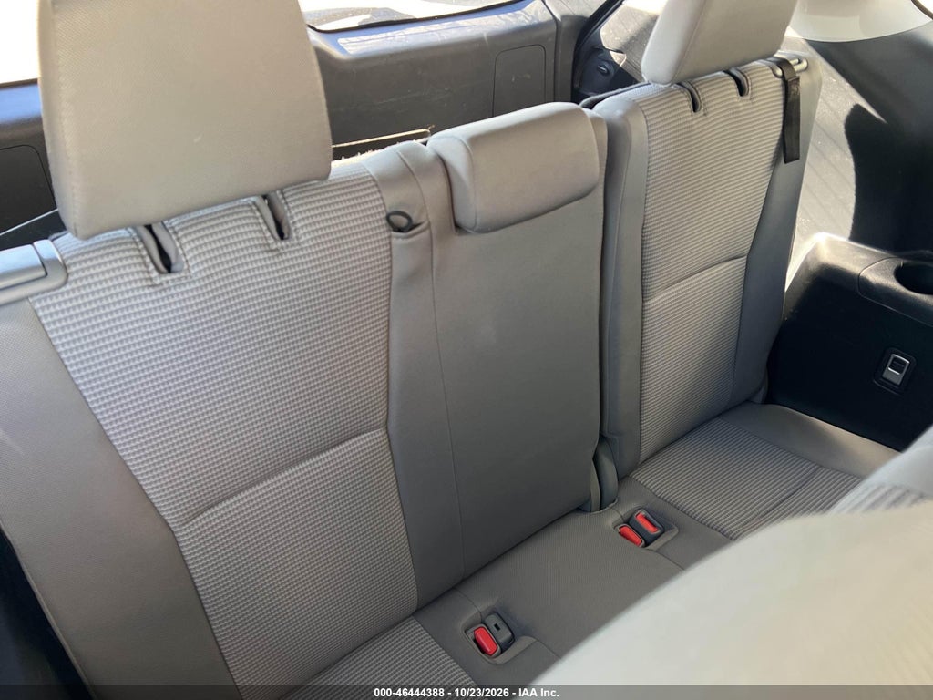 2020 Toyota Highlander LE photo 6