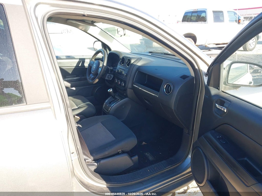 2012 Jeep Compass Sport photo 5