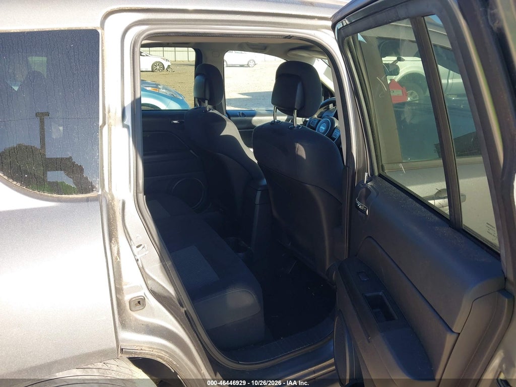 2012 Jeep Compass Sport photo 8