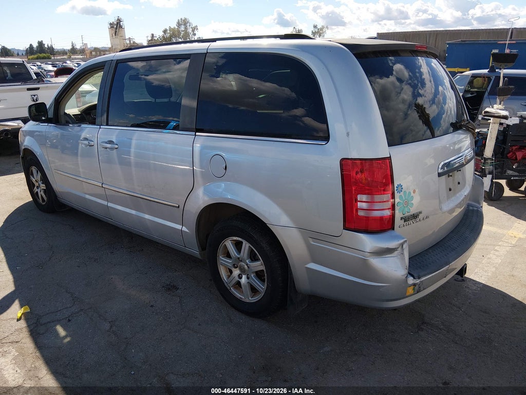 2009 Chrysler Town & Country Touring photo 3