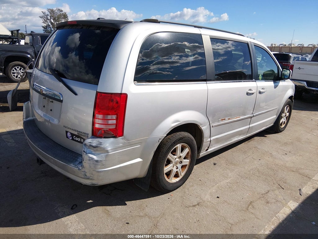 2009 Chrysler Town & Country Touring photo 4