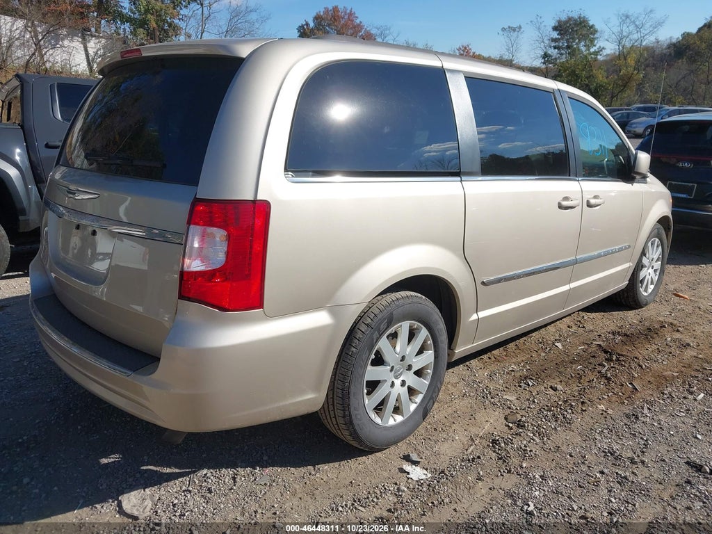 2016 Chrysler Town & Country Touring photo 4