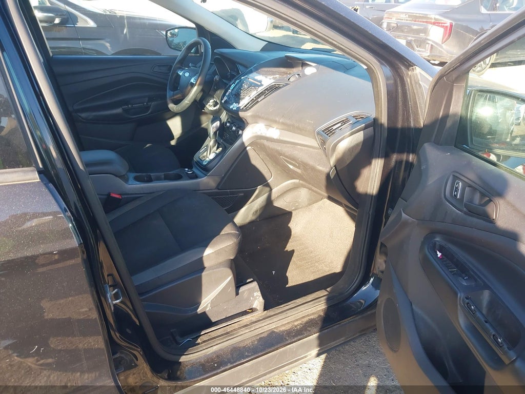2015 Ford Escape S photo 5