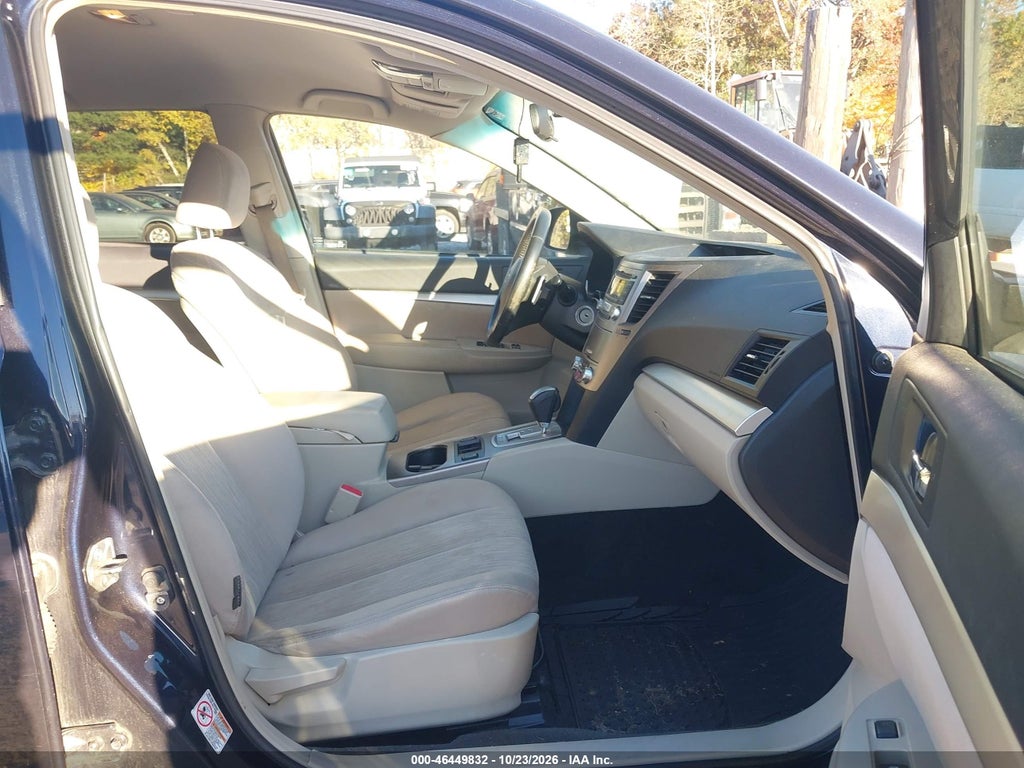 2013 Subaru Outback 2.5I Premium photo 5