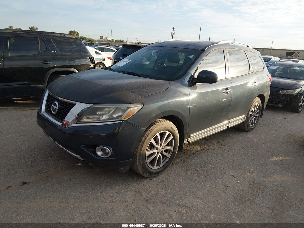 2015 Nissan Pathfinder SL photo 2