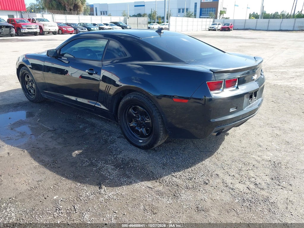 2013 Chevrolet Camaro 2LS photo 3