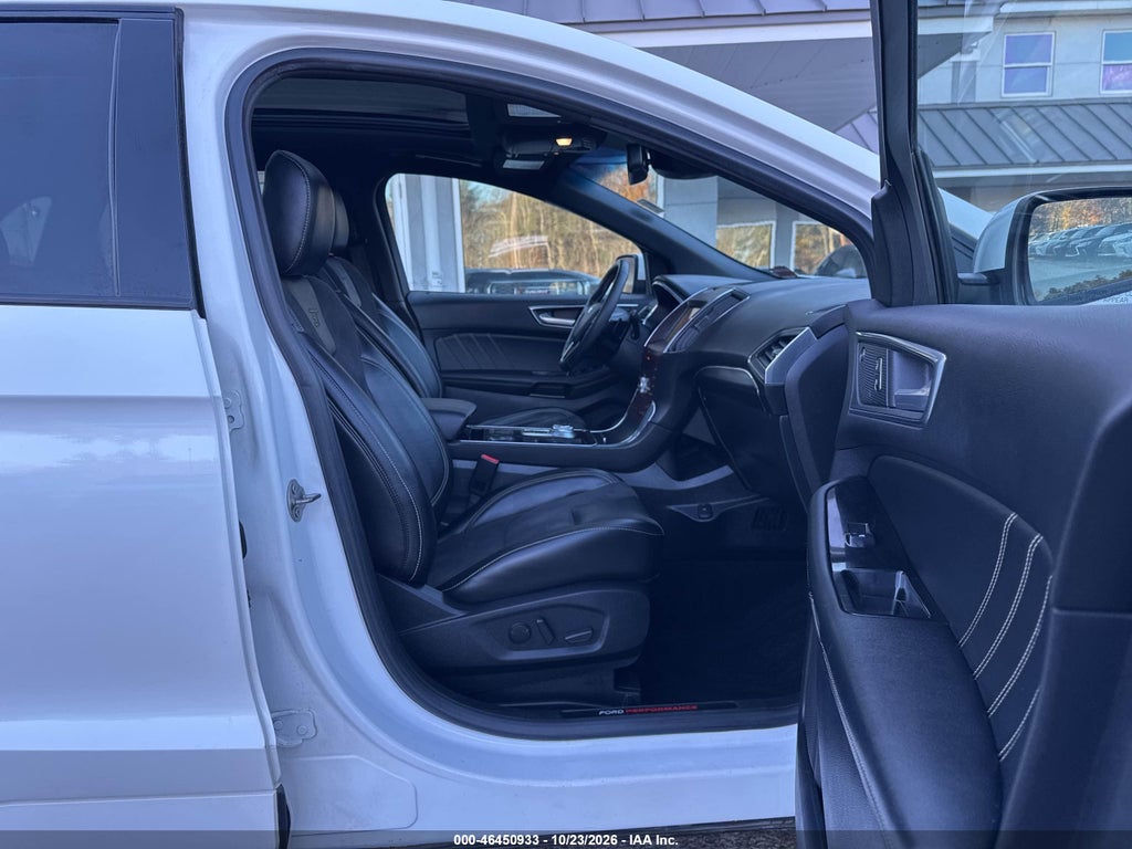 2020 Ford Edge ST photo 5